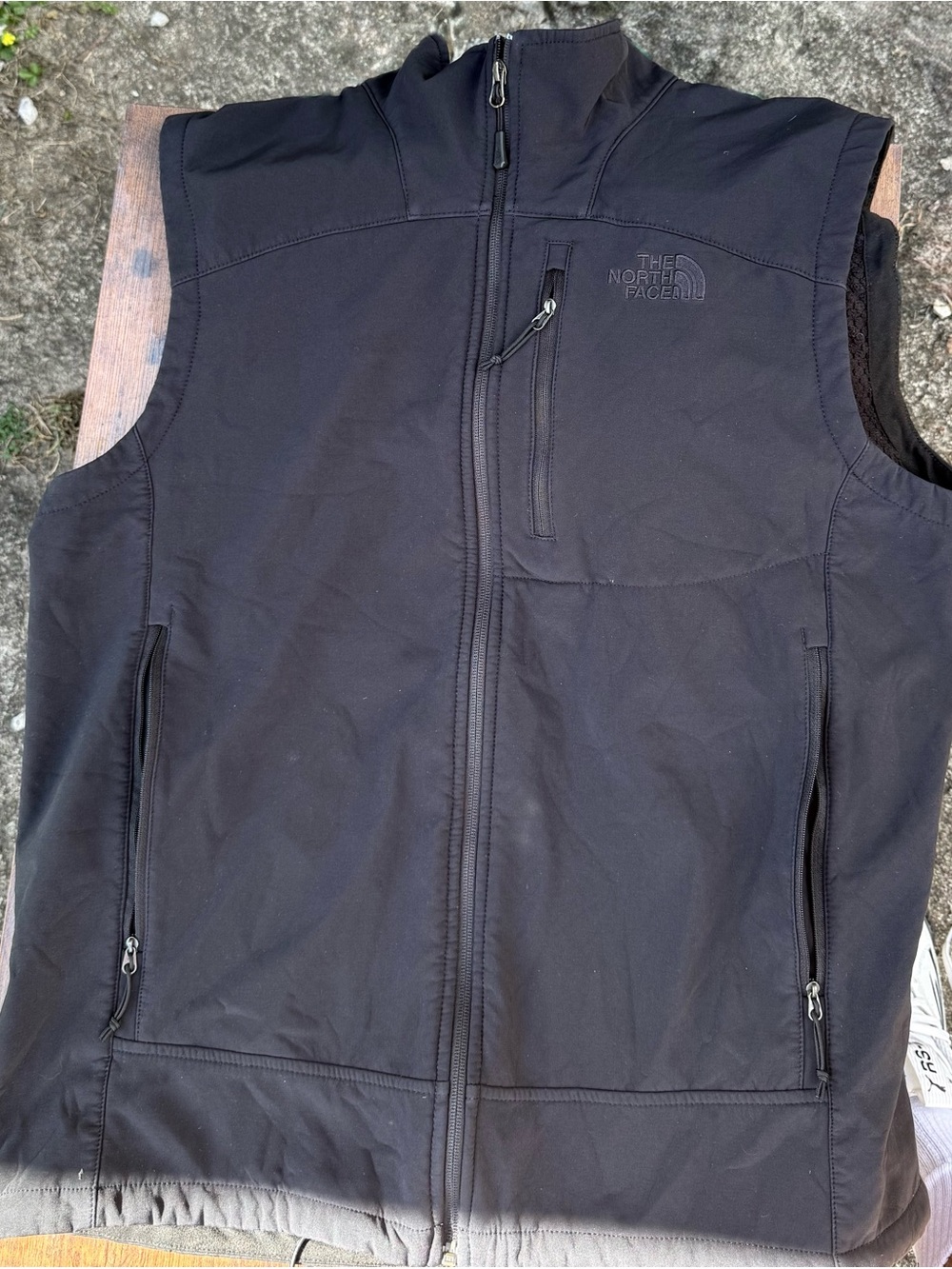 The North Face Men’s Black Softshell Vest with Chest Zip, size XL - Picture 2 of 4
